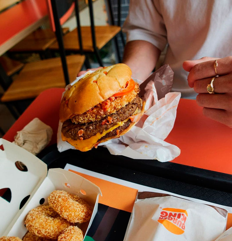 Burger King presenta la nueva hamburguesa Brutal Big Bang