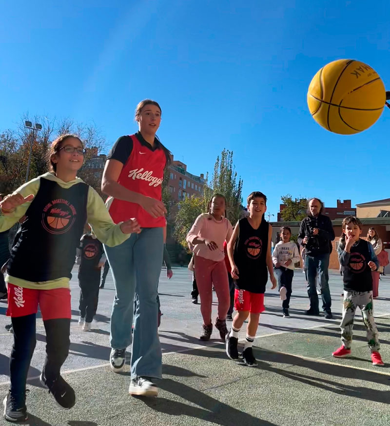 Raquel Carrera estrena la Social Basketball School de Kellogg´s