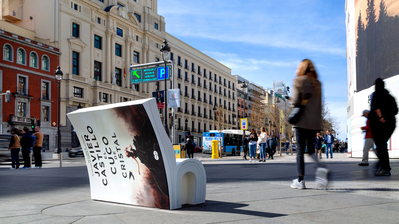 Libros con forma de bancos invitan a leer en Madrid