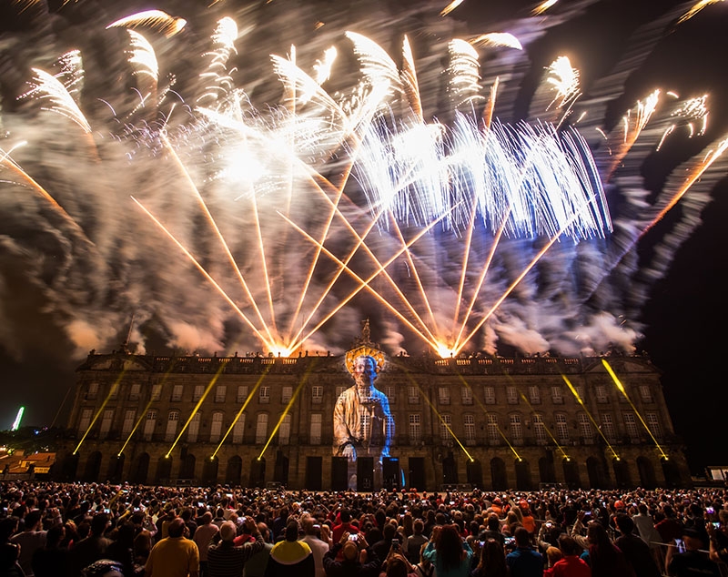Espectáculo de efectos 3D, luz y sonido en Santiago de Compostela
