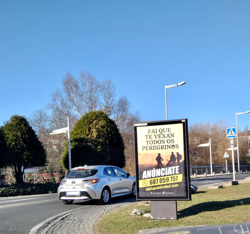 El mobiliario urbano de Santiago se reactiva con Alpha Publicidad