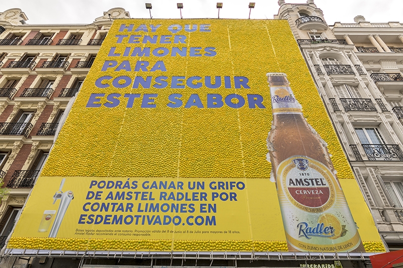 Adivina cuántos limones hay en esta lona de Amstel Radler
