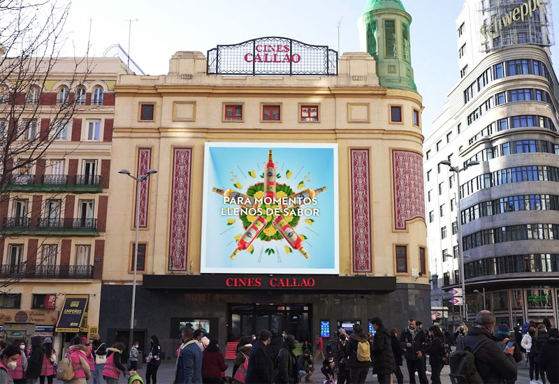 Martini convierte las pantallas de Callao en un caleidoscopio
