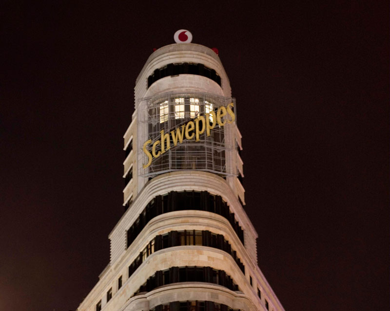 El luminoso de Schweppes se apagará en "La hora del planeta"