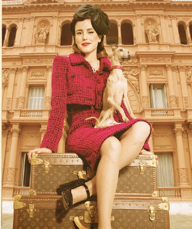 Natalia de Molina y su perro viajan en el tiempo con Iberia