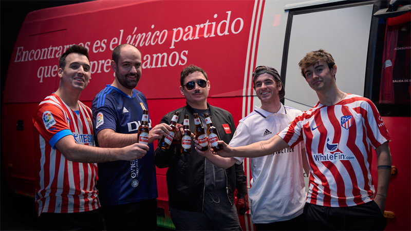 Mahou lleva a los fans del fútbol al estadio de su equipo en bus