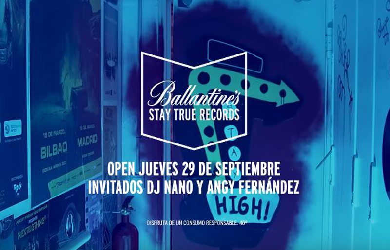 Programa de música de Ballantine´s grabado en una tienda de discos