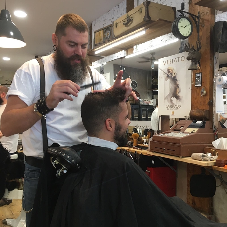 D6 presenta "La Barbería" más bárbara de Madrid