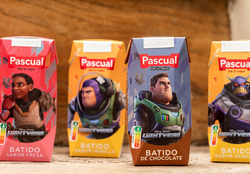 Packaging de Batidos Pascal con los personajes de "Lightyear"
