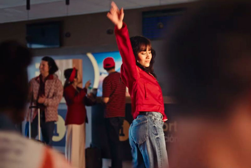 Aitana protagoniza la nueva campaña de Banco Santander