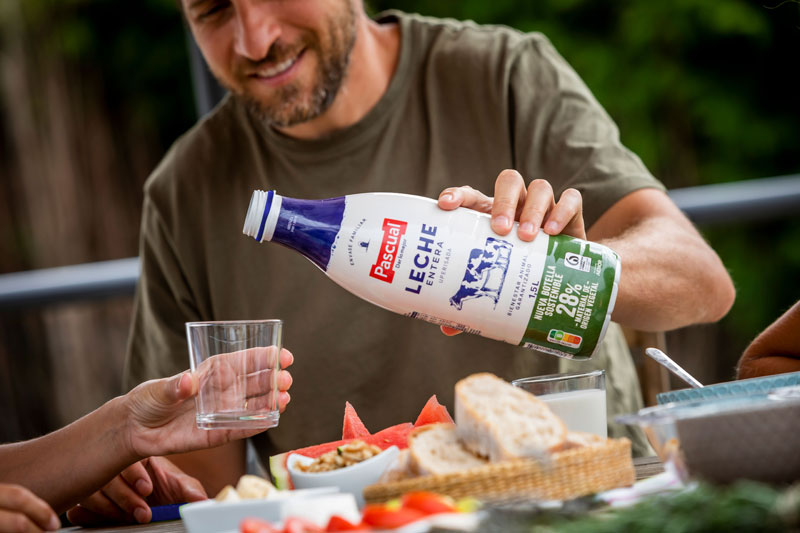 Botella de Pascual hecha con materiales de origen vegetal