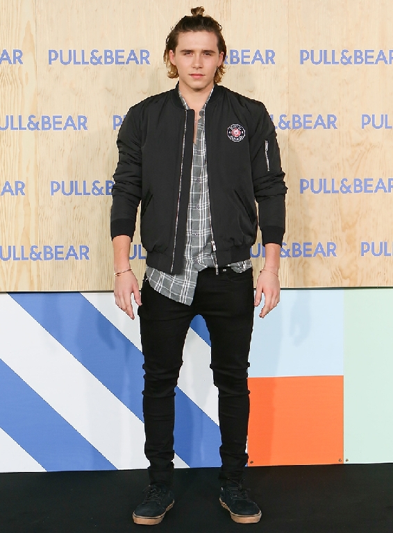Brooklyn Beckham en la inauguración de la nueva sede de Pull&Bear