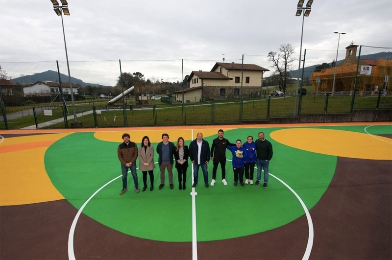 Burger King restaura una pista de fútbol