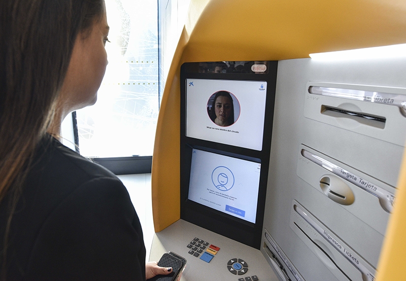 Reconocimiento facial para sacar dinero en los cajeros de CaixaBank