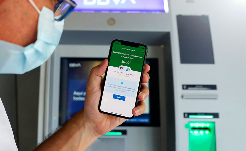 BBVA permite retirar efectivo sin tocar el cajero