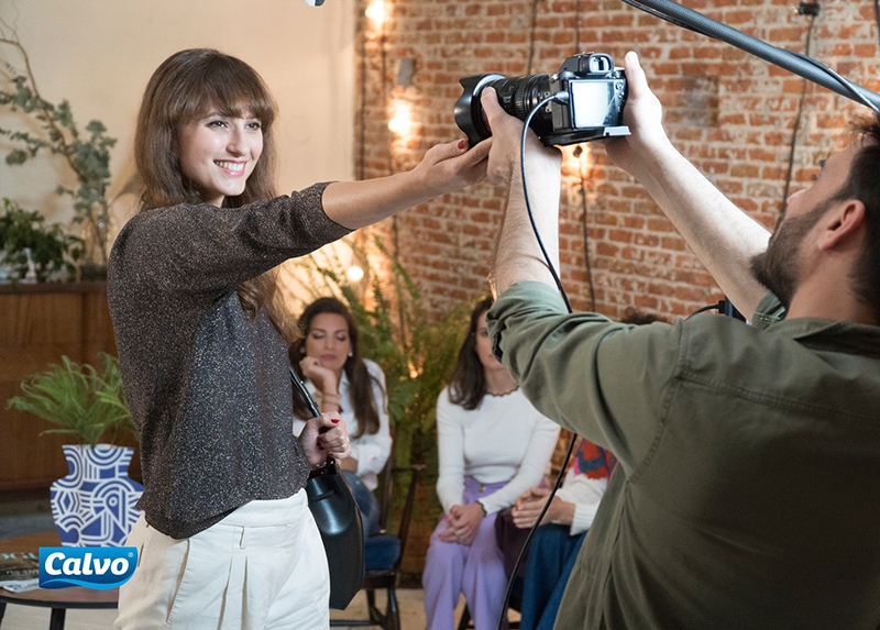 5 influencers cuentan a Calvo lo que conservan en su bolso