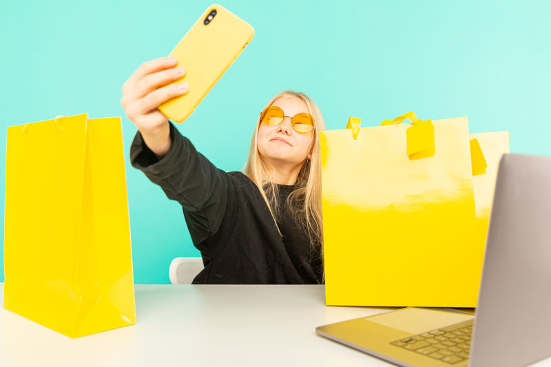 Cómo conectar con los compradores jóvenes en las redes sociales