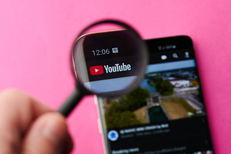 Piden a YouTube más contundencia contra los bulos