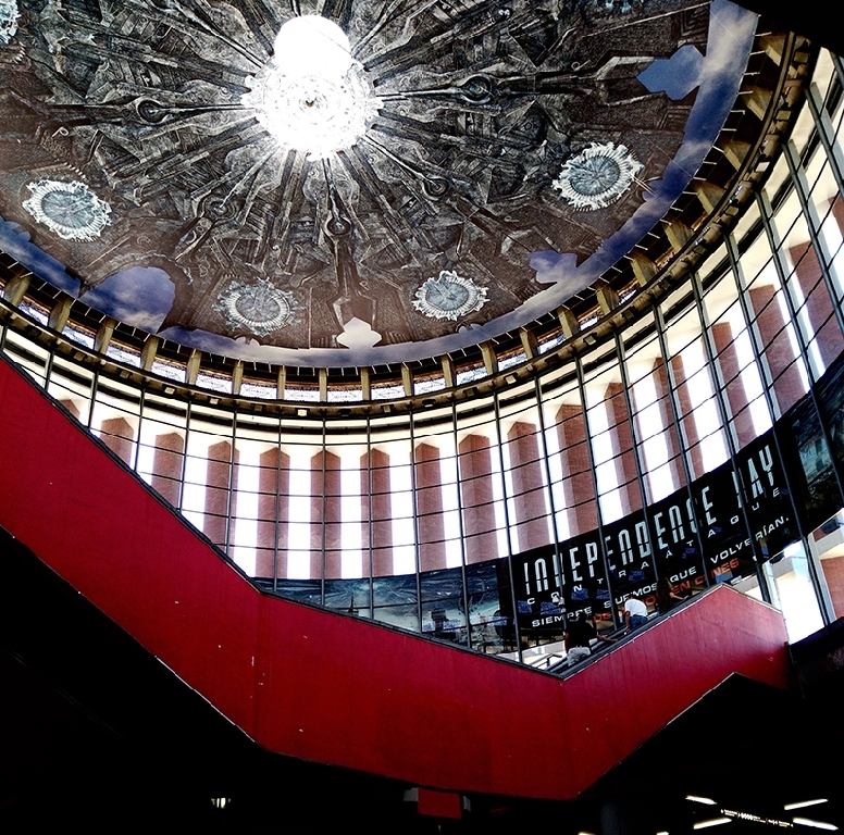 Una nave alienígena aterriza en la estación de Atocha