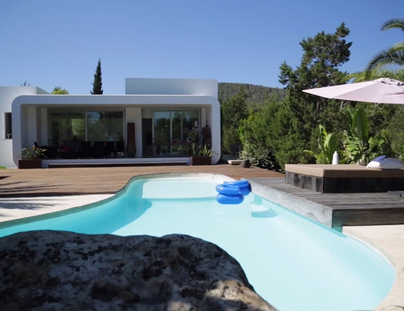 CONTROL abre las puertas de la mansión más picante del planeta