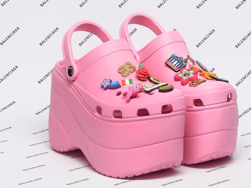 Crocs de lujo diseñadas por Balenciaga