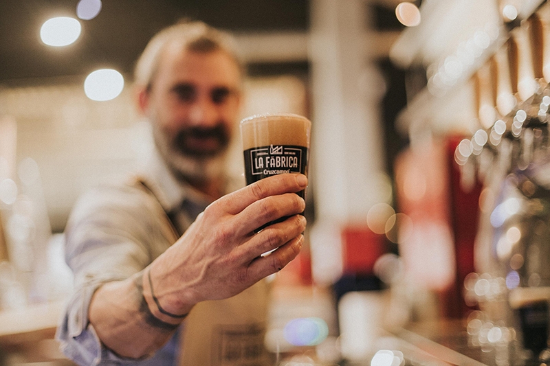 La Fábrica de Cruzcampo abre sus puertas en el Soho malagueño