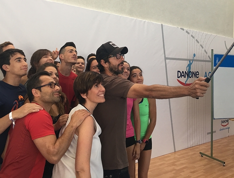 Santi Millán, profesor de Instagram en la Danone Academy