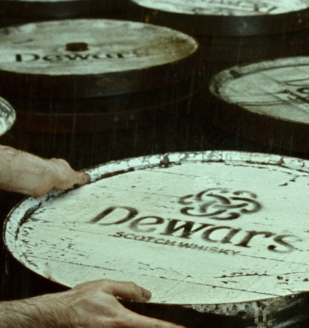 Dewar´s lanza Se busca