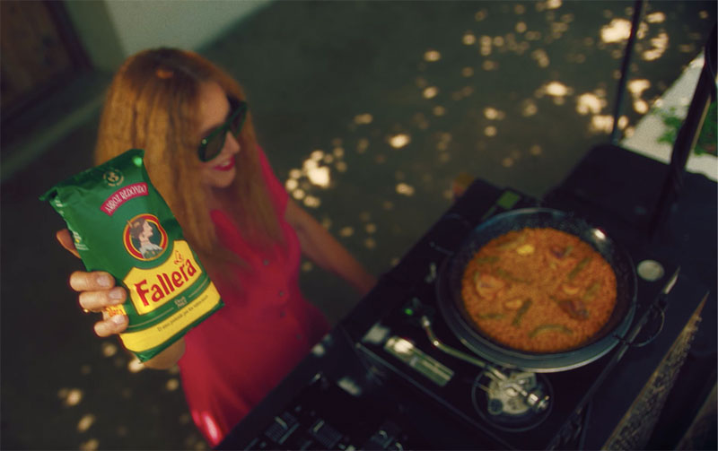 La Fallera y Chimo Bayo crean el Himno de la paella