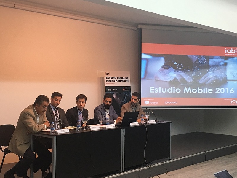 Más del 40% de los internautas compra vía móvil