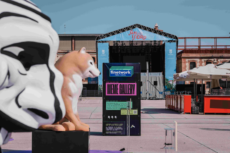 Exposición de memes en El Matadero de Madrid