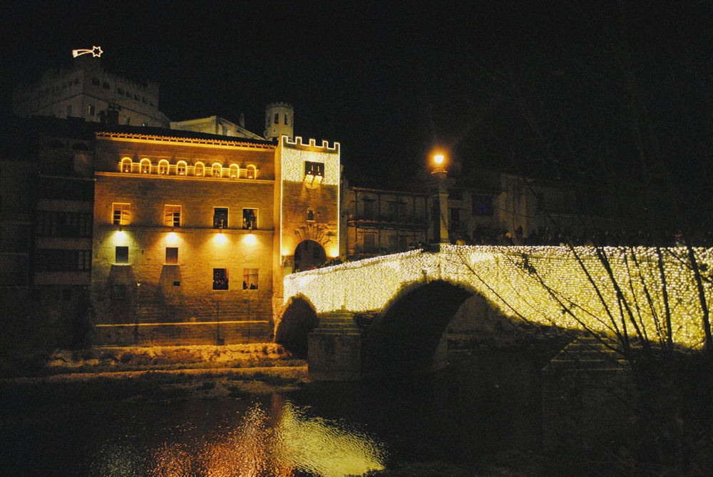 Ferrero Rocher ilumina un pueblo turolense