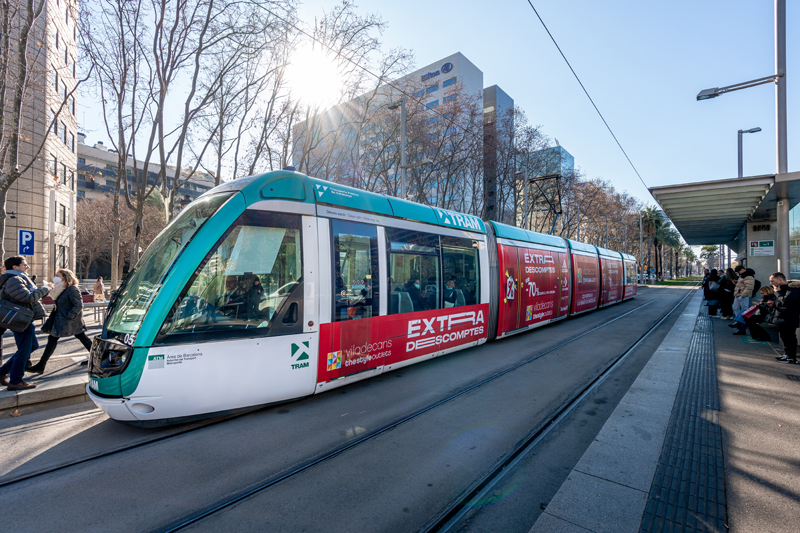 JCDecaux gestionará los espacios publicitarios del TRAM