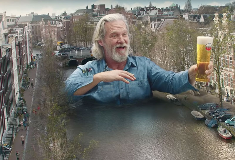 Amstel convierte a Jeff Bridges en un puente gigante