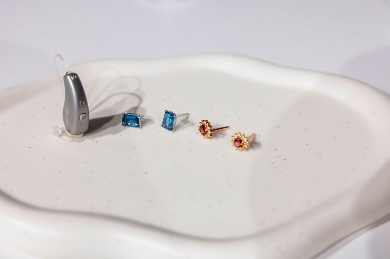 Colección de joyas para mujeres con audífonos