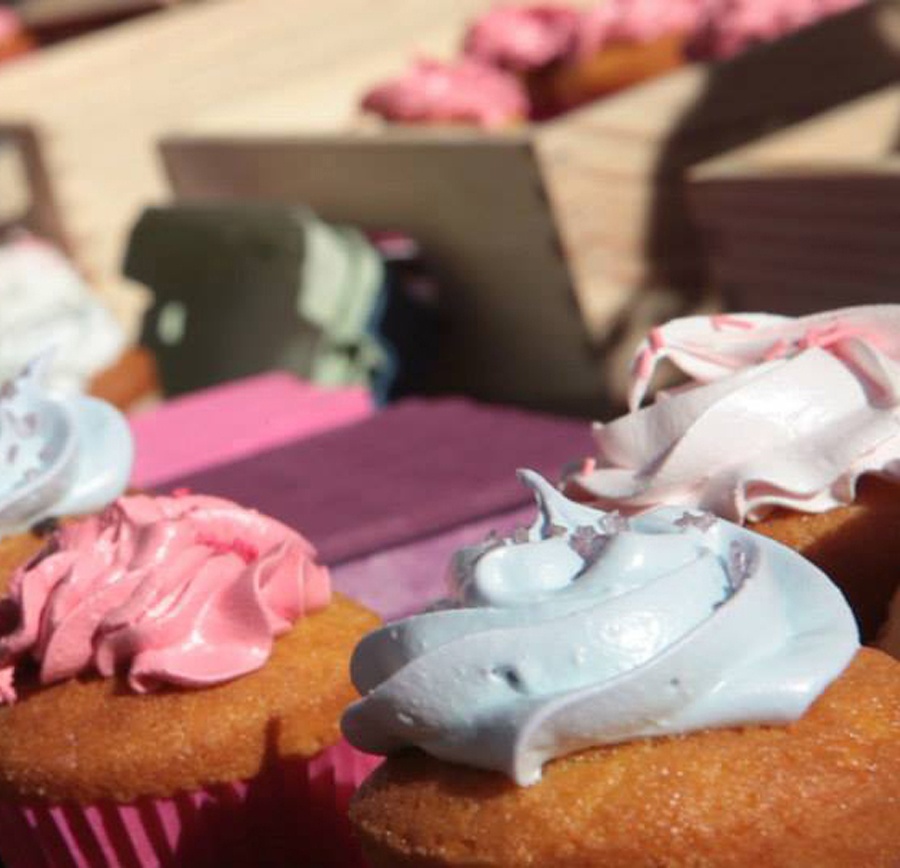 Kaiku reparte cupcakes por la calle