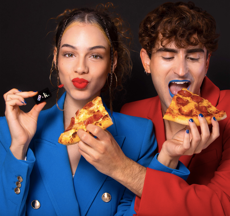 Domino´s Pizza reta a Krash a crear unos labiales a prueba de pizza