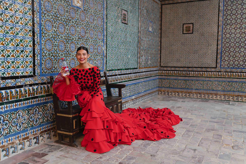 Lanjarón presenta un traje de flamenca con tecnología NFC