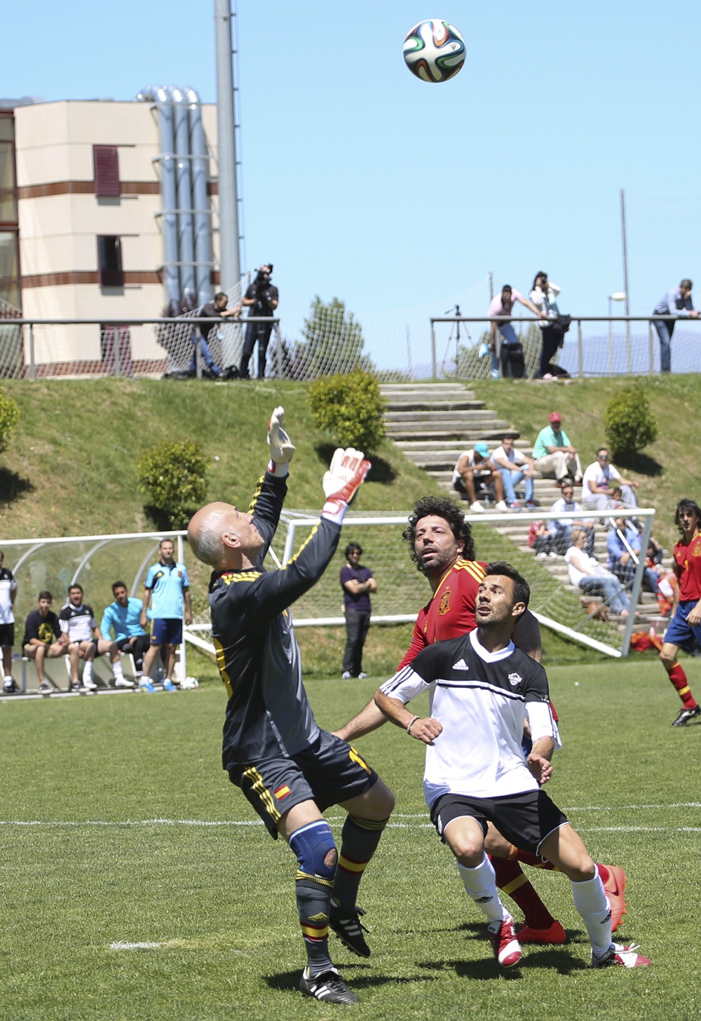 15 amigos contra las leyendas del fútbol