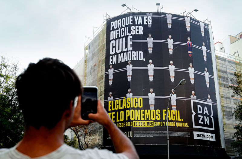 Las lonas de DAZN de cara a El Clásico