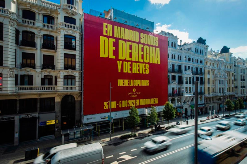 Arde la red: la valla de la Copa Davis