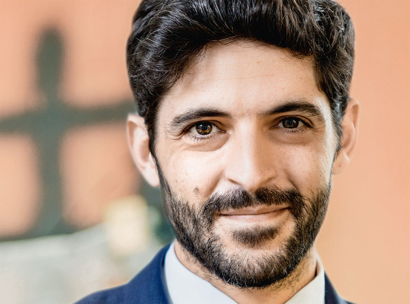 Roman ficha a Lucas Calvo  como Director de Public Affairs