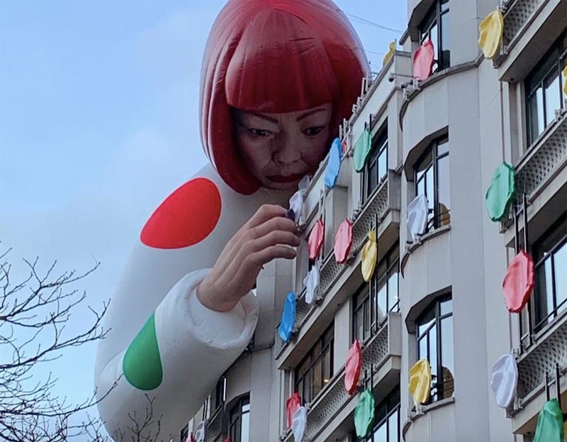 Louis Vuitton celebra su alianza con Yayoi Kusama a lo grande