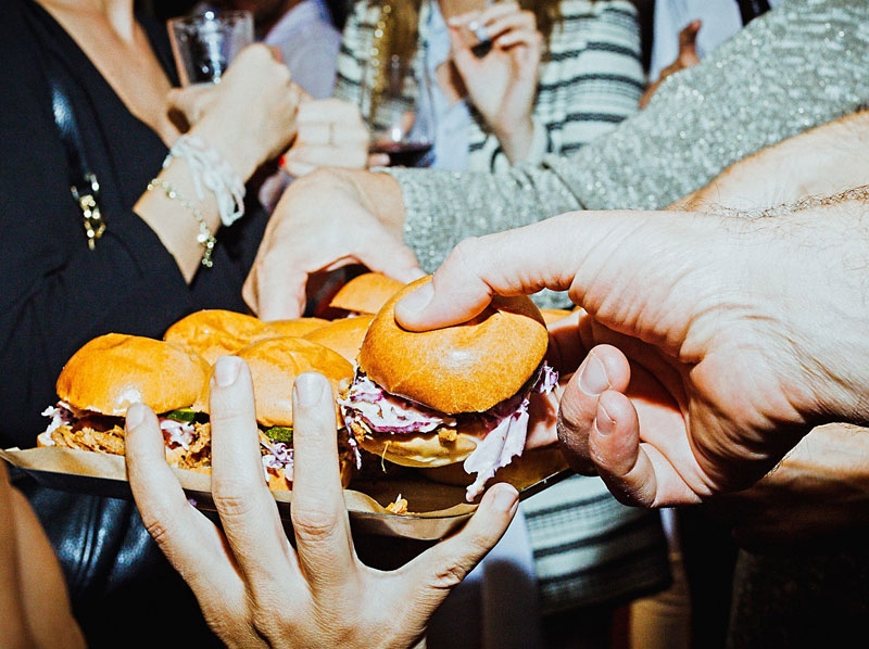 Abre una hamburguesería sin nombre ni logo en Madrid