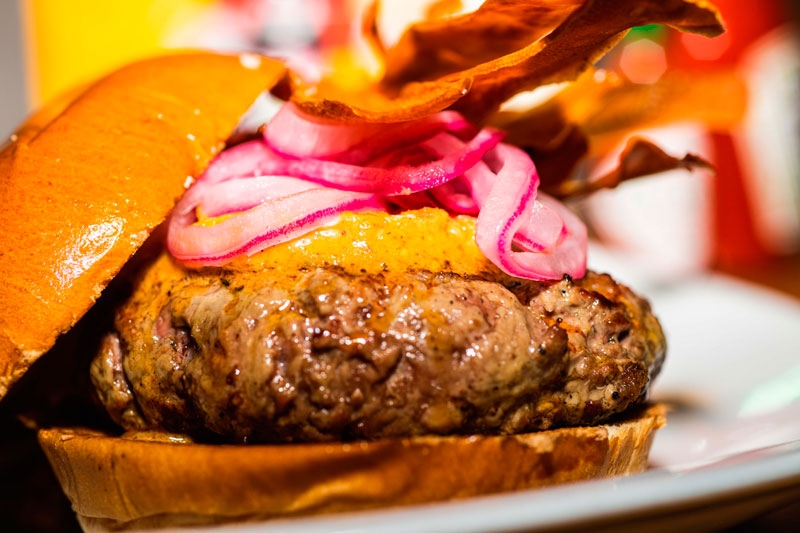 MadGrill quema la Navidad para hacer hamburguesas