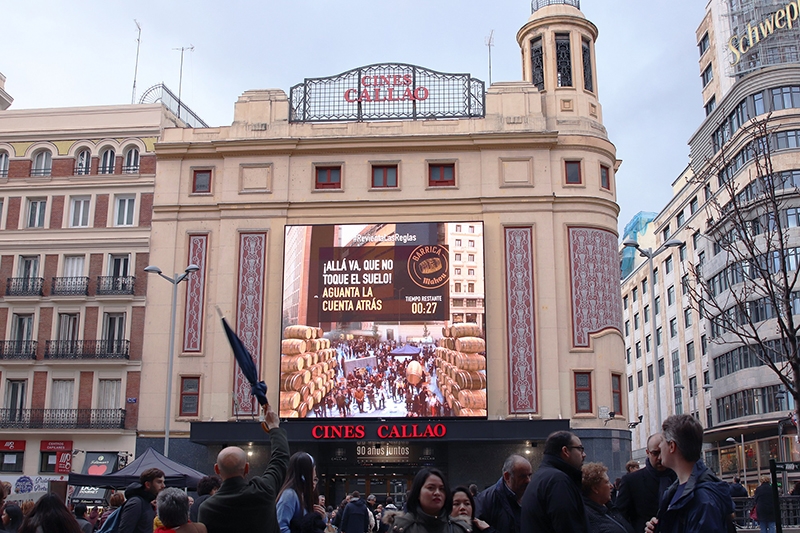 Mahou convierte Callao en una sala de barricas