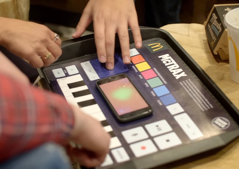 Manteles interactivos de McDonald´s para componer música