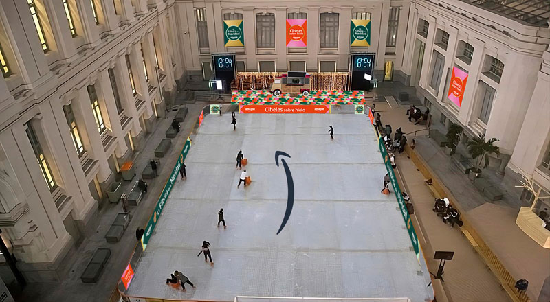 Mercadillo navideño de Amazon en el Palacio de Cibeles