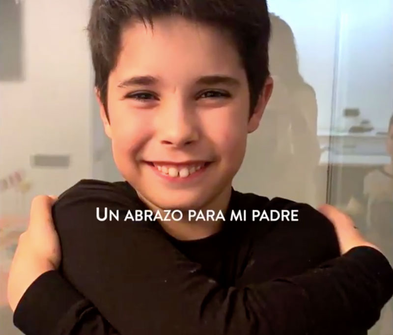 Nescafé convierte los abrazos en tazas de café