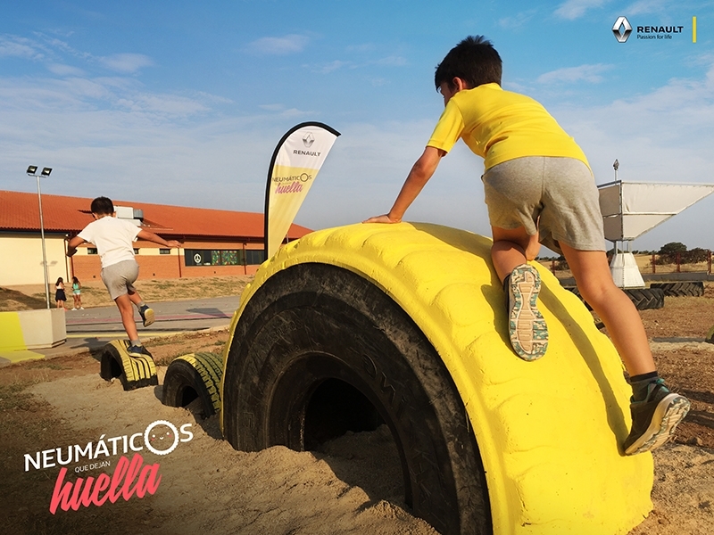 "Neumáticos que dejan huella", la nueva campaña de Renault